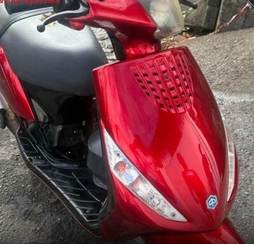 Face avant de scooter en rouge candy Mipa